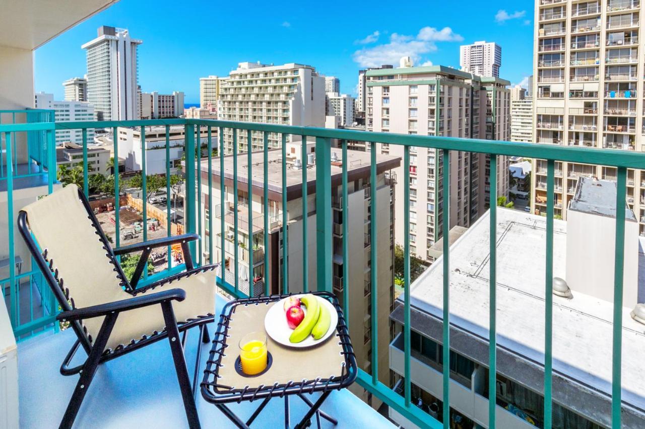 Aloha Vibes Await! Stylish Condo At Aloha Surf - Mountain And City Views Honolulu Zewnętrze zdjęcie