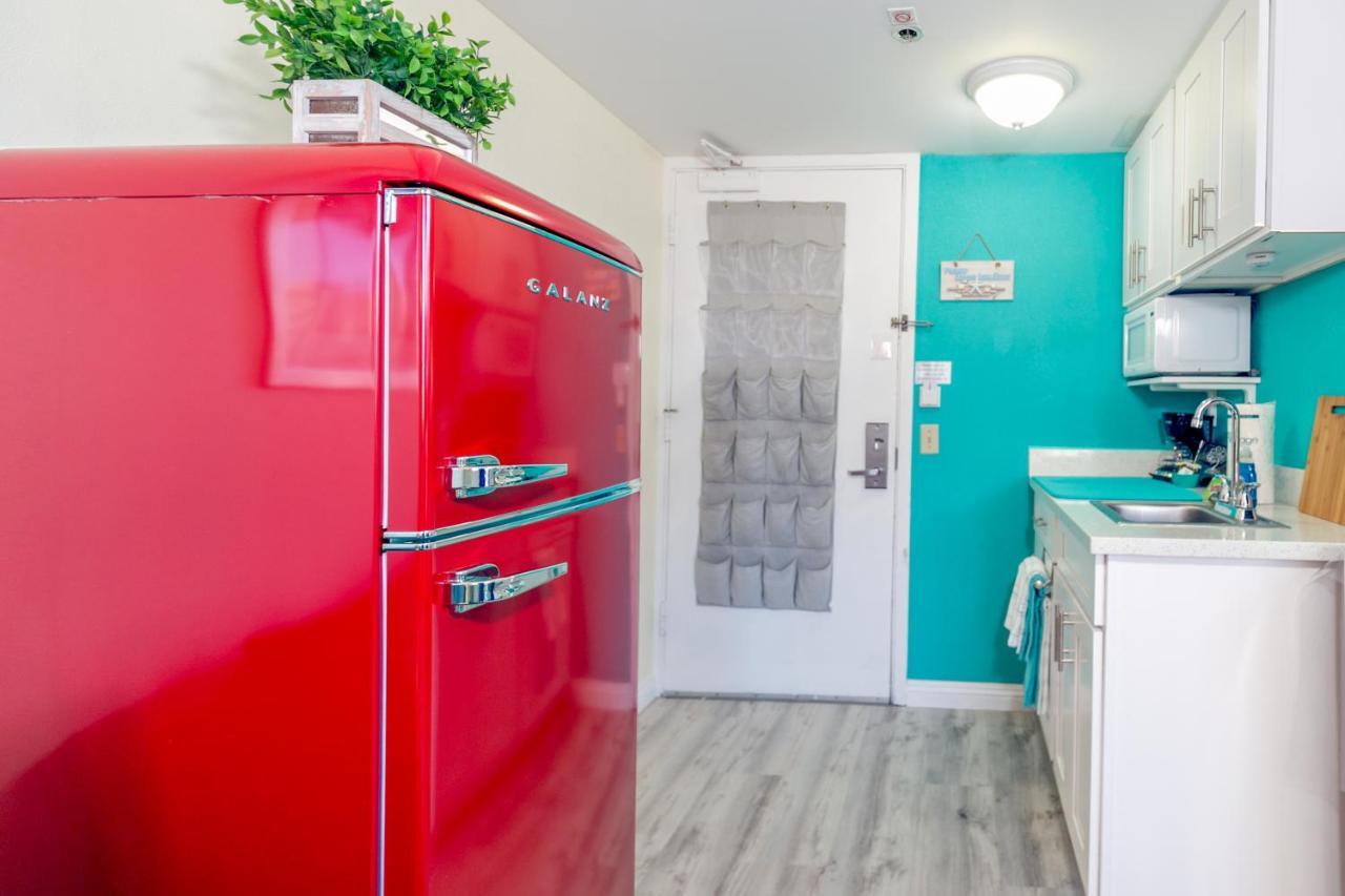 Aloha Vibes Await! Stylish Condo At Aloha Surf - Mountain And City Views Honolulu Zewnętrze zdjęcie